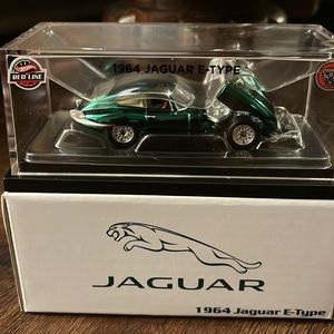 1964 Jaguar E-Type Hot Wheels Red Line Club Exclusive 2023